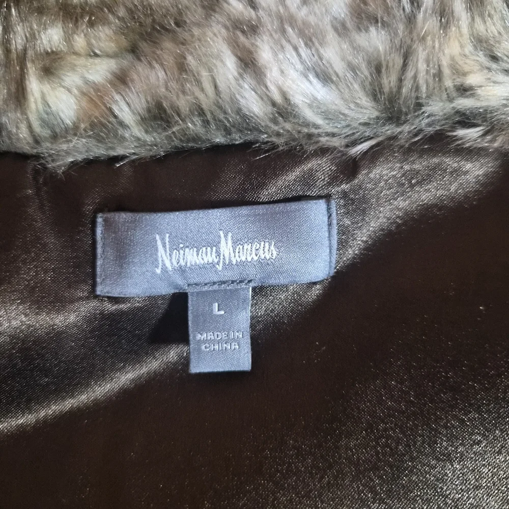​Neiman Marcus x Imposter Faux Fur Vest | Brown Tan Animal Friendly | Size L - Picture 2 of 8